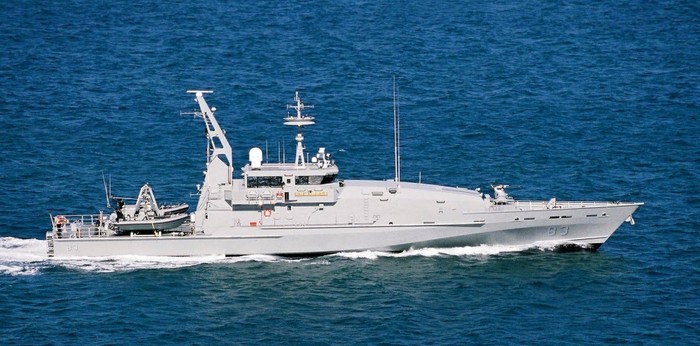 Tàu tuần tra bảo vệ bờ biển lớp Armidale của Hải quân Australia có tầm hoạt động 5,600 km